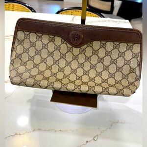 Vintage Gucci GG Supreme Clutch Pouch – Made in Italy